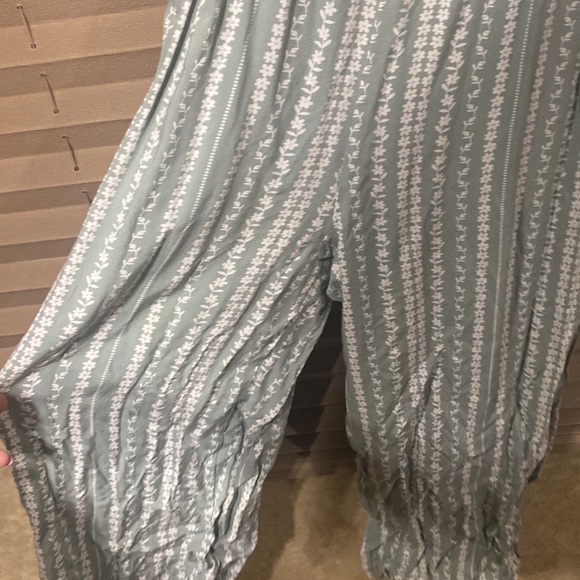 Cute romper - Picture 3 of 3